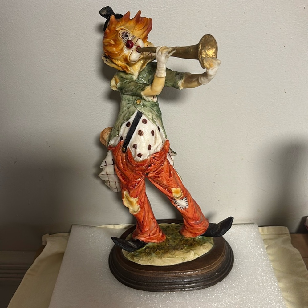 Capodimonti clown figure sculpture collectible